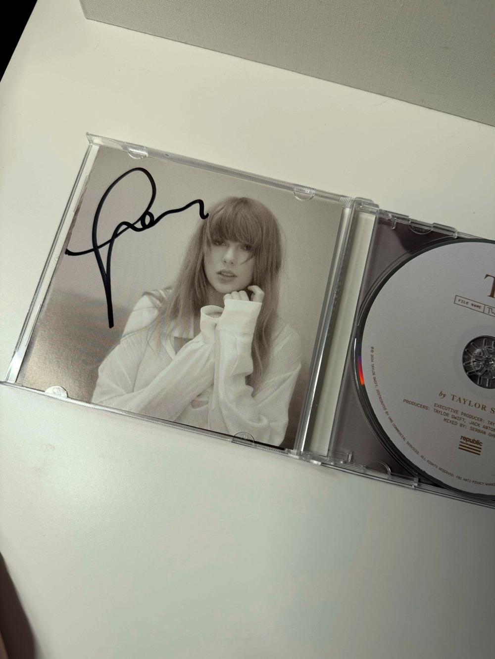 Signed Taylor Swift CD -TTPD